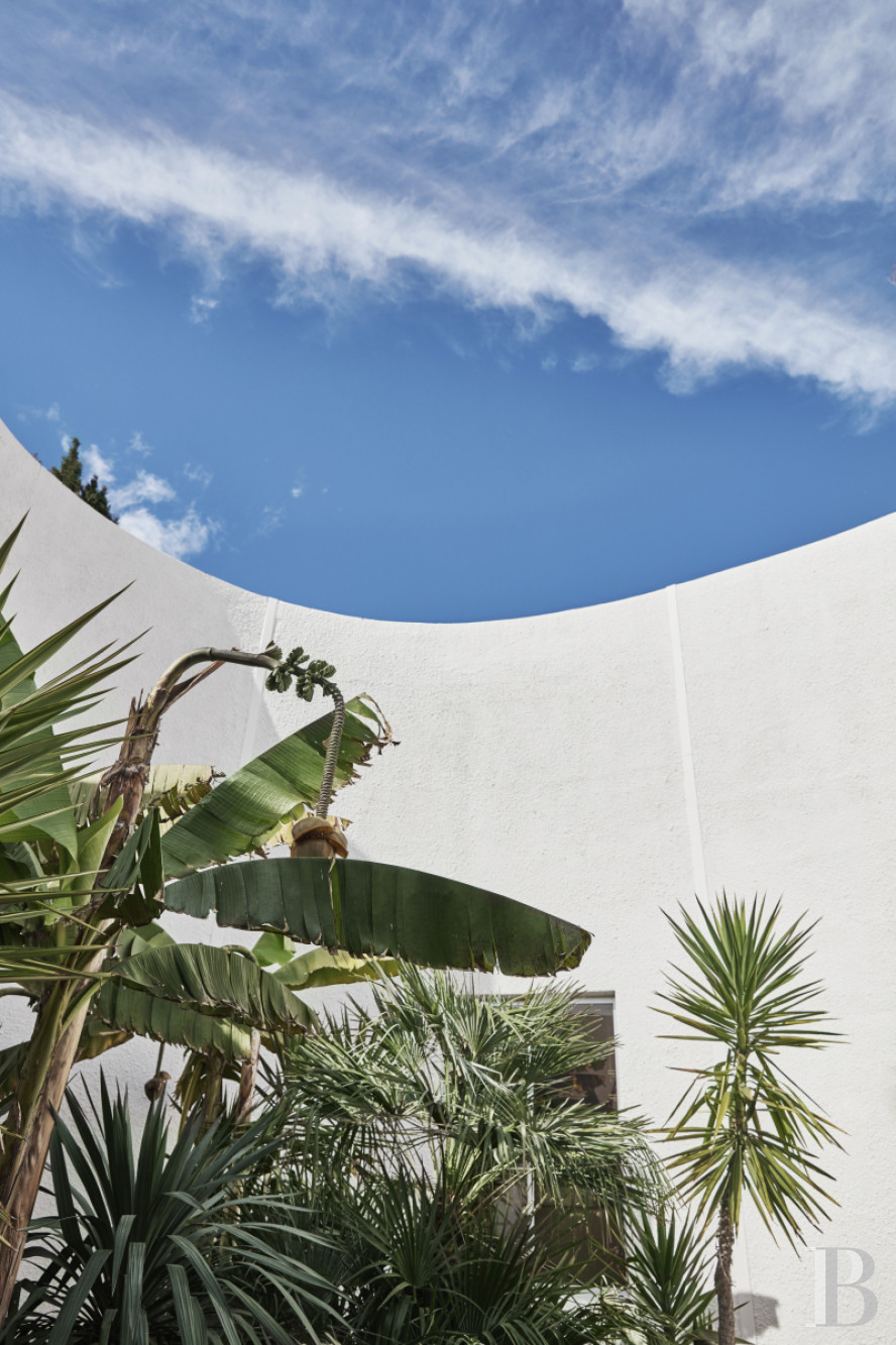 An architect-designed villa built in the 1970s near Arles, in Bouches-du-Rhône - photo  n°30